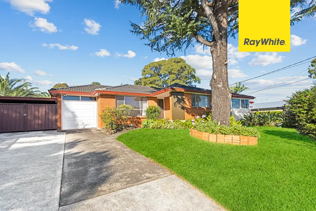 3-Bedroom Home with Double Garage - Prime Location!
