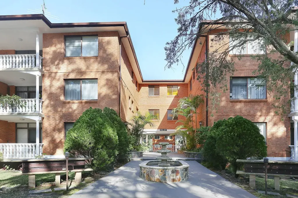 CONVENIENTLY LOCATED TWO BEDROOM UNIT