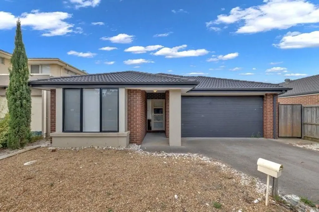Modern 3-Bedroom Townhouse in Prime Mernda Location