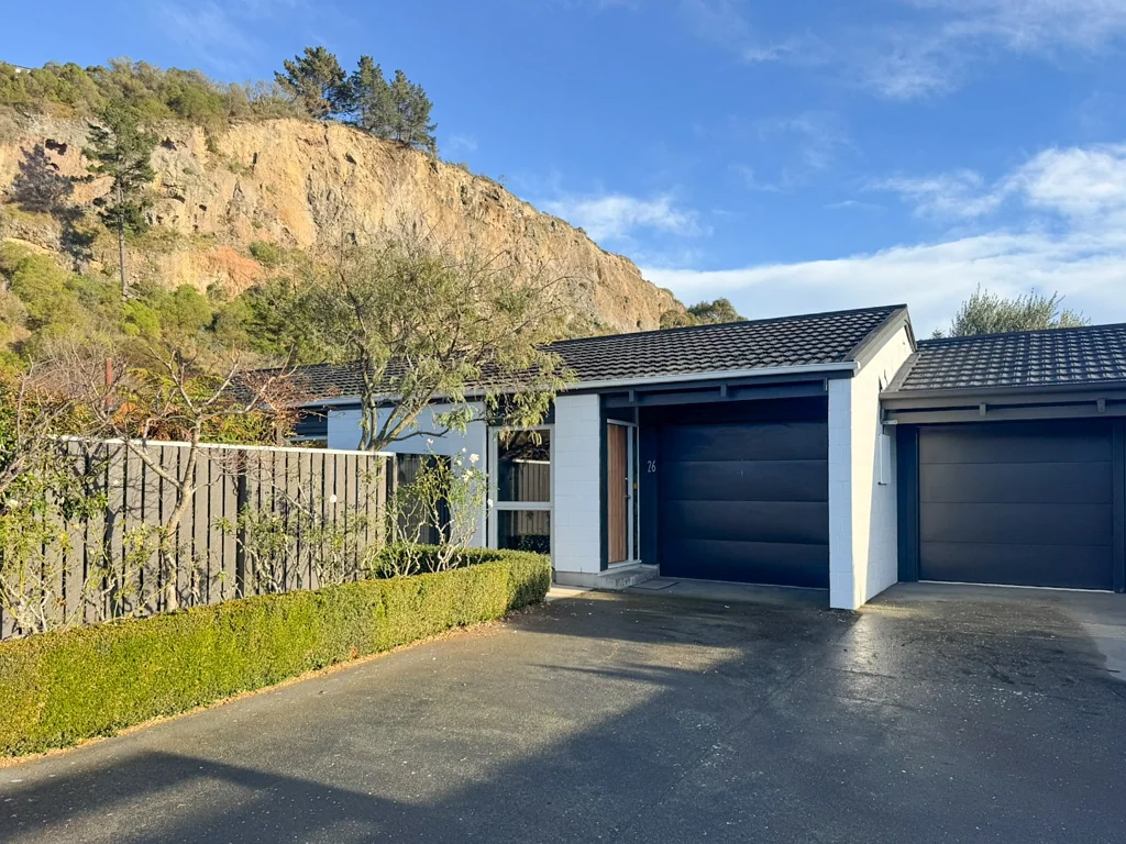 Tidy Two Bedroom Home With Breathtaking Views of Hills!