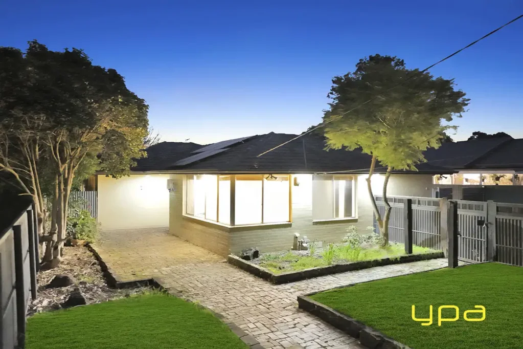 Cranbourne 4Kwarto FAMILY HOME, SPACE, LOCATION & EXCITING DEVELOPMENT POTENTIAL
