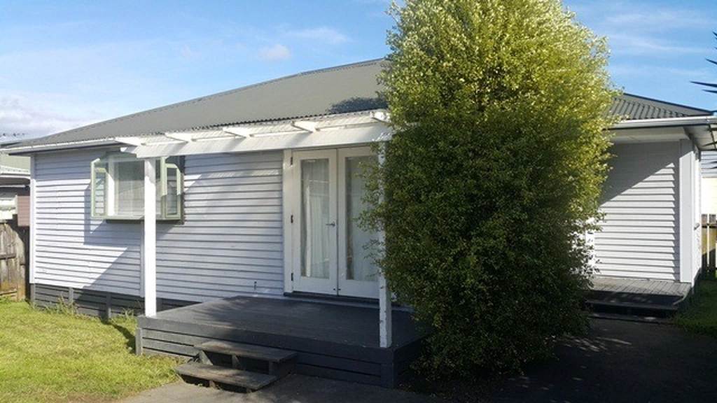 Papakura - 3 Bedroom House