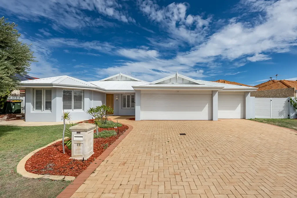 STUNNING QUINNS COASTAL HOME