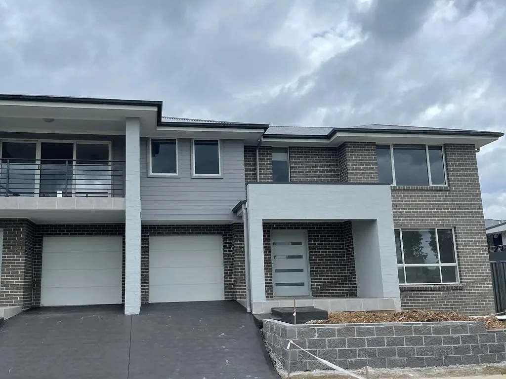 Stunning 3 bedroom family Duplex in Gregory Hills