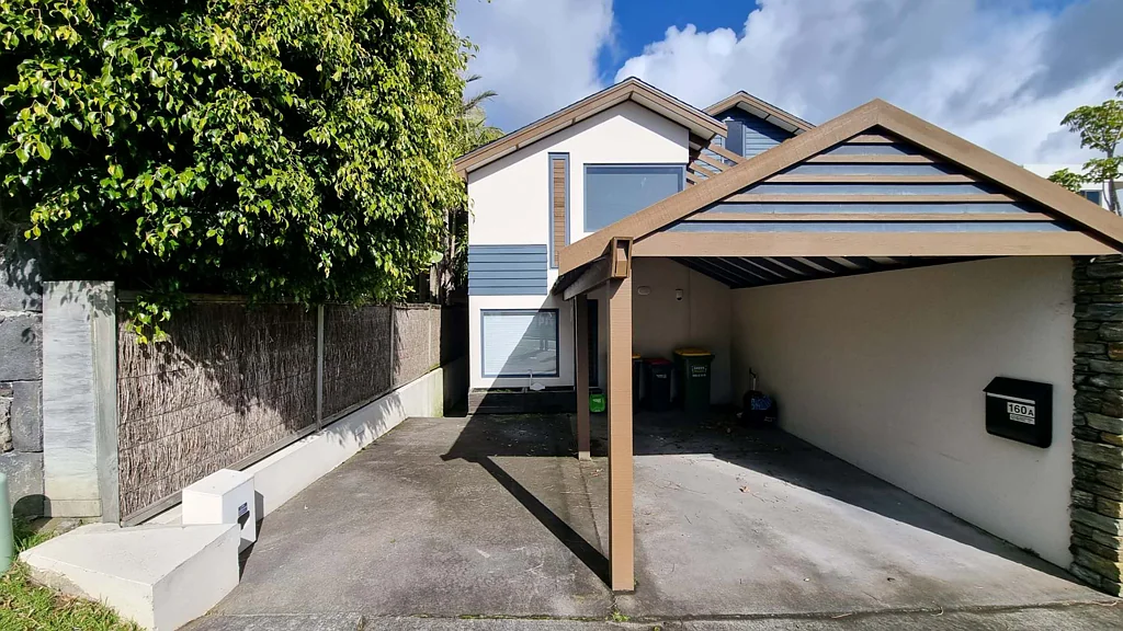 Charming 2 bedrooms + 1 bathroom unit