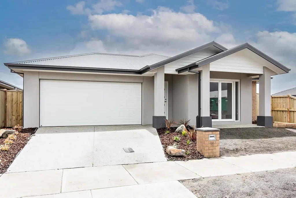 FAMILY HOME IN WINTER VALLEY