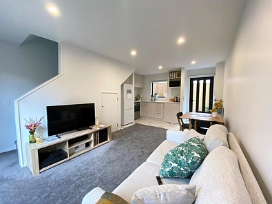 Modern One Bed Townhouse!