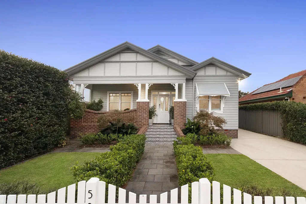 Hamilton East 4ਬੈੱਡਰੂਮ A Heritage Beauty Rewritten for Contemporary Living