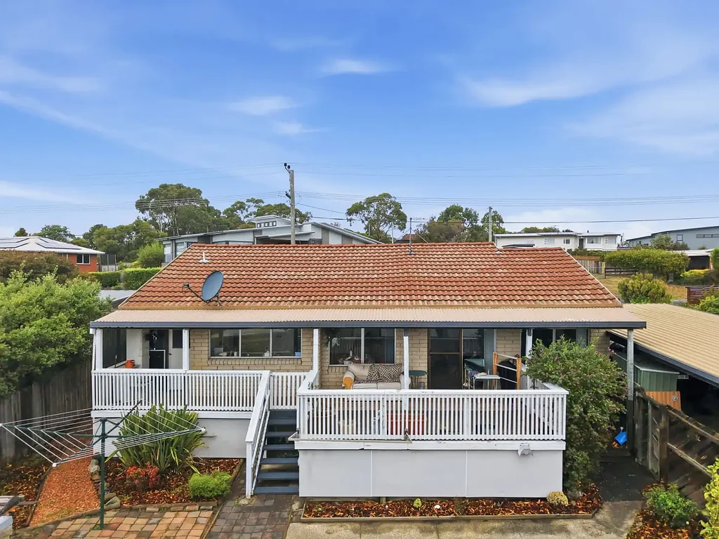 Lovely Three Bedroom Home with a Great Studio Area