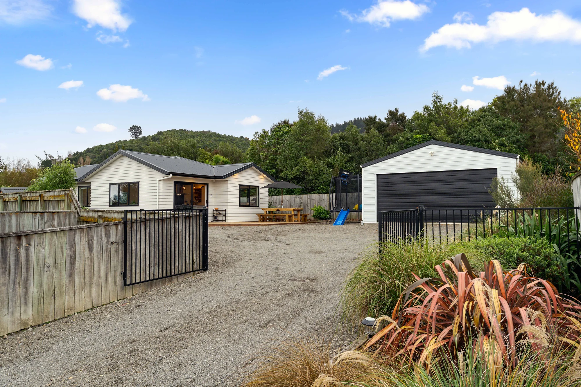 Featherston 3 Bedroom Modern Living, Connected Location