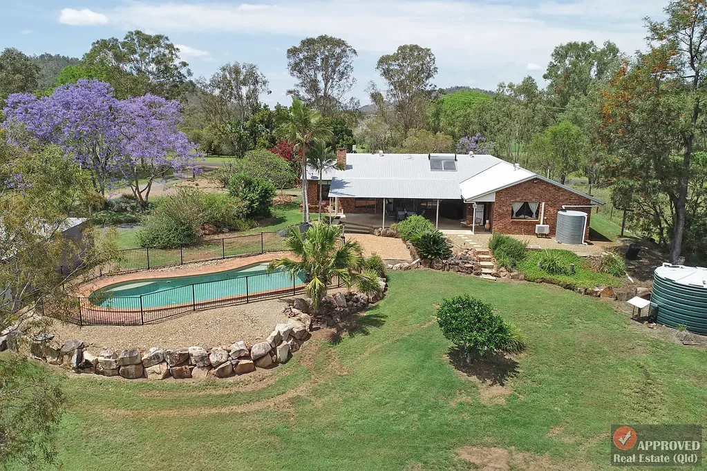 England Creek 4બેડરૂમ SOMETHING SPECIAL - ONE ACRE NEAR FERNVALE.