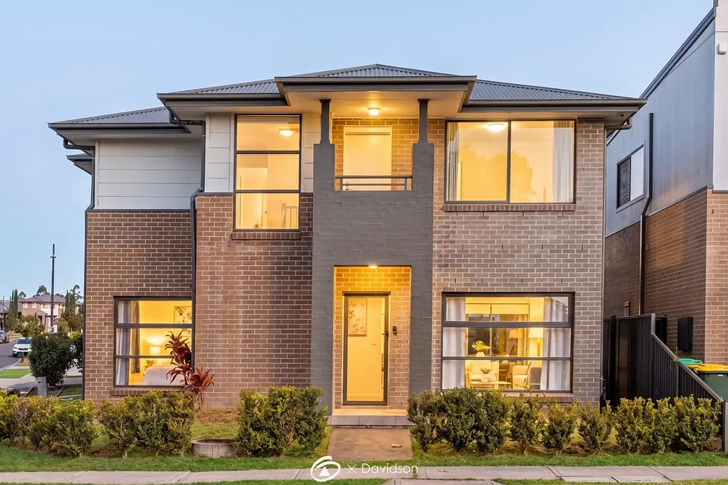Bardia 4Zimmer Versatile Two-Storey Living on a Corner Block