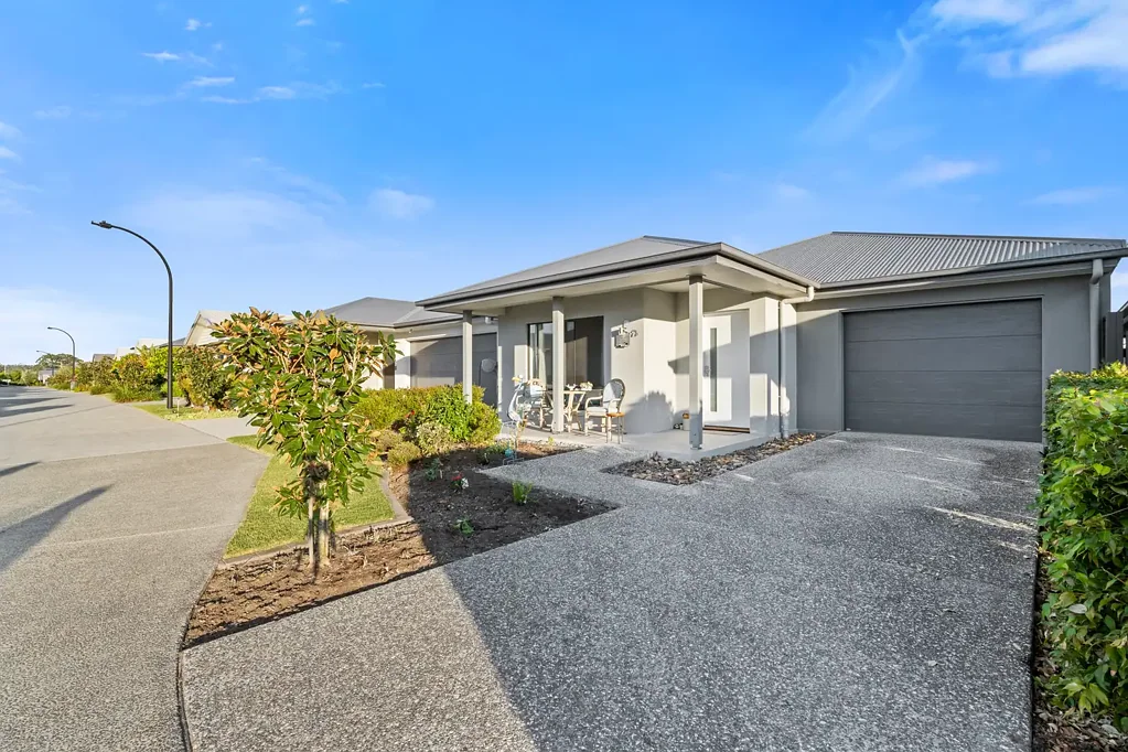 Logan Reserve 2બેડરૂમ Under Contract!!