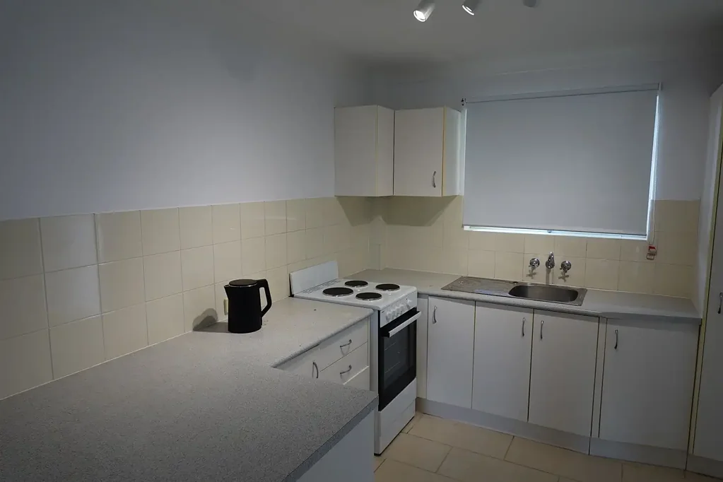 CLAYFIELD LARGE UNFURNISHED 2 BEDROOM UNIT Unit 3