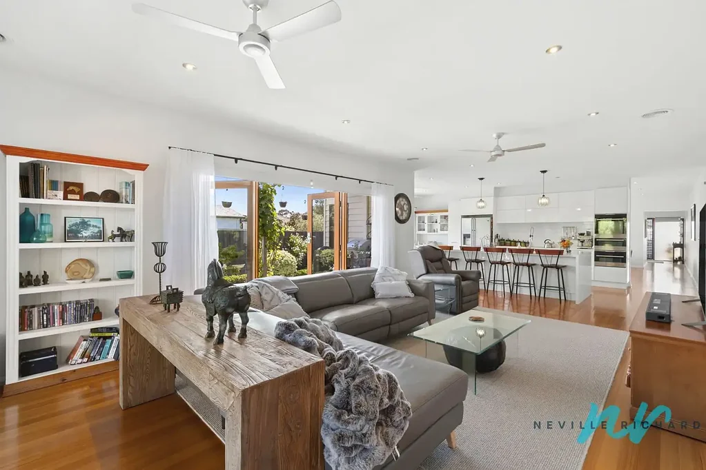 Indented Head 3 Slaapkamer ENTERTAINERS DELIGHT - HIDDEN POCKET OF INDENTED HEAD