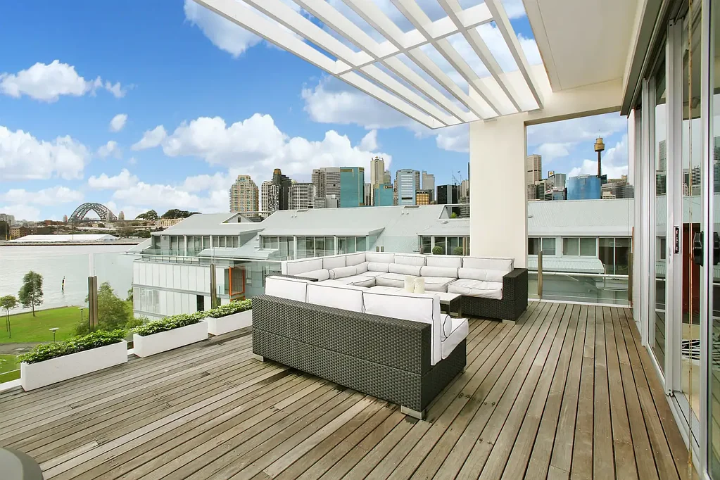 A luxurious waterfront lifestyle - unfurnished