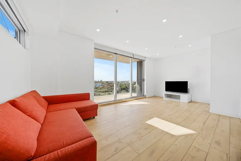 Parramatta 2कमरा 400m walk to station & low strata levies