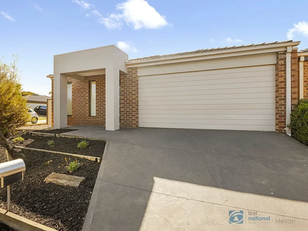 Modern 4-Bedroom Home in Brookfield