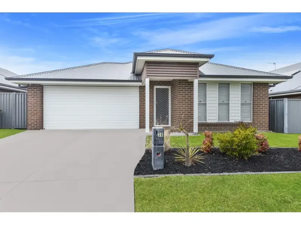 Spacious Modern 4 bedroom Family Home