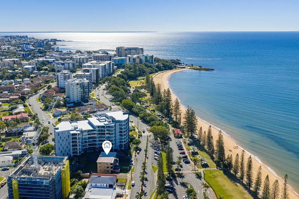 Redcliffe 3 Bedroom BOUTIQUE WATERFRONT UNIT - WALK IN READY