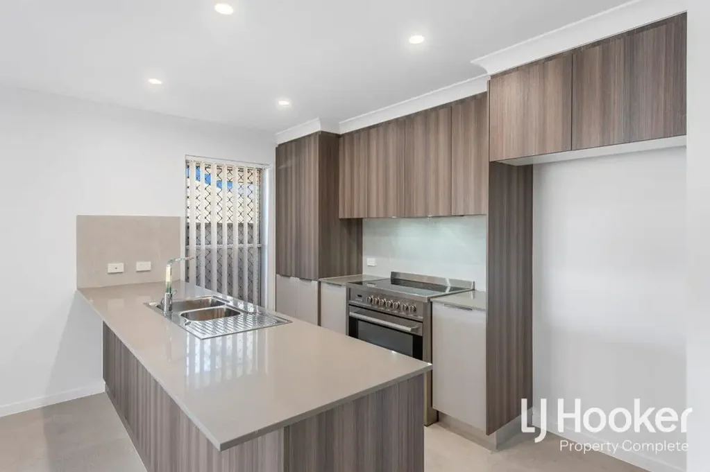 Modern, Spacious & Practical - Walk to South Rock State Scho