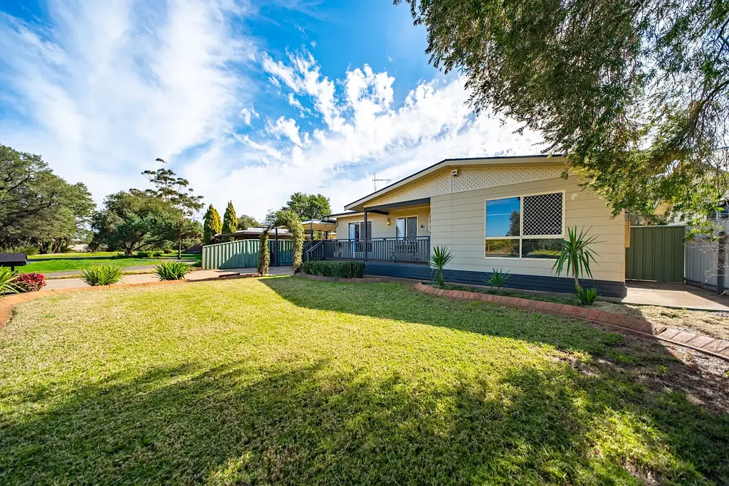Griffith 4ਬੈੱਡਰੂਮ Fantastic Opportunity – 4 Bedroom home with inground pool