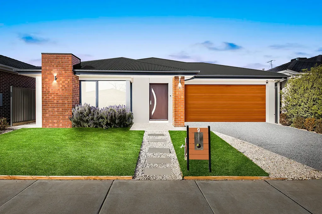 9 Larneuk Drive, Cobblebank, VIC 3338