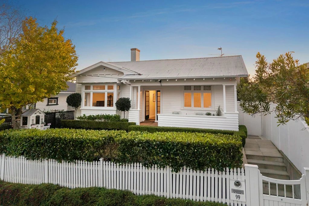 Ponsonby 3Moenga Elevated Charm