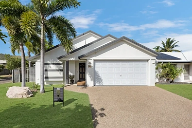 Douglas 5ਬੈੱਡਰੂਮ Large family home complete with pool in the heart of Douglas