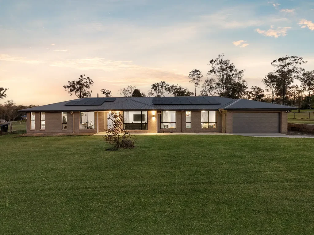 11 Poinciana Avenue, Rifle Range, QLD 4311