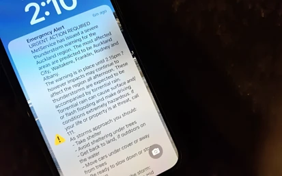 “马后炮”警报引争议，奥克兰应急管理局陷舆论漩涡