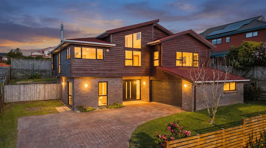 Churton Park 5Habitaciones Grand Family Living in the Heart of Churton Park!