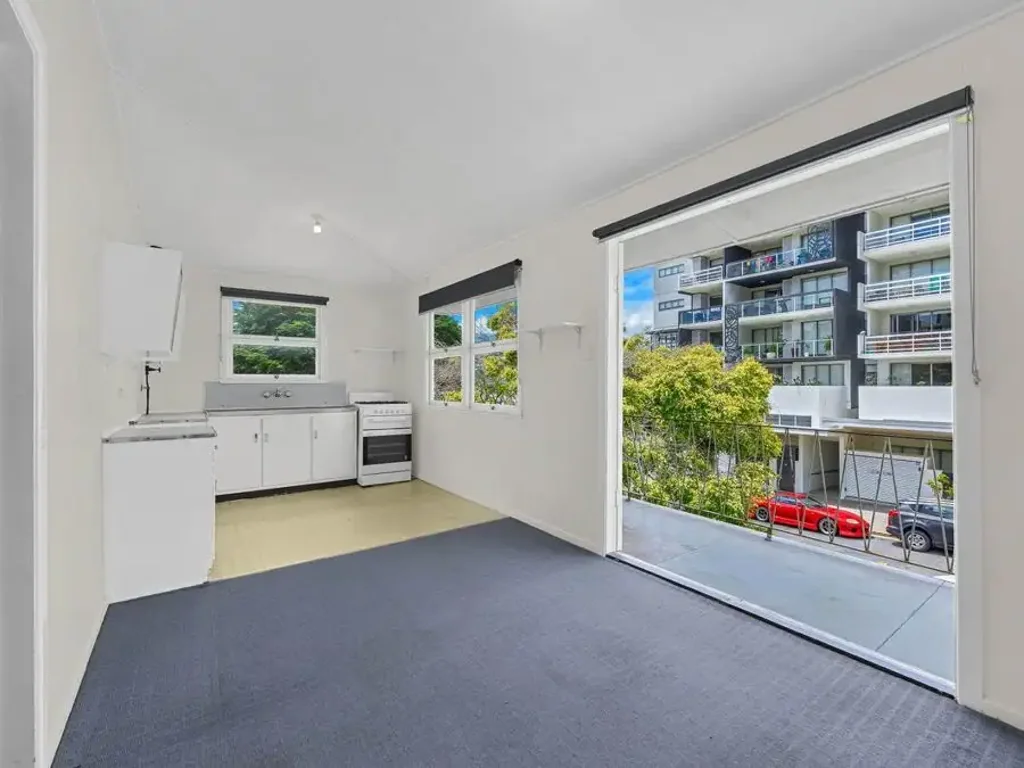 FANTASTIC WOOLOOWIN LOCATION