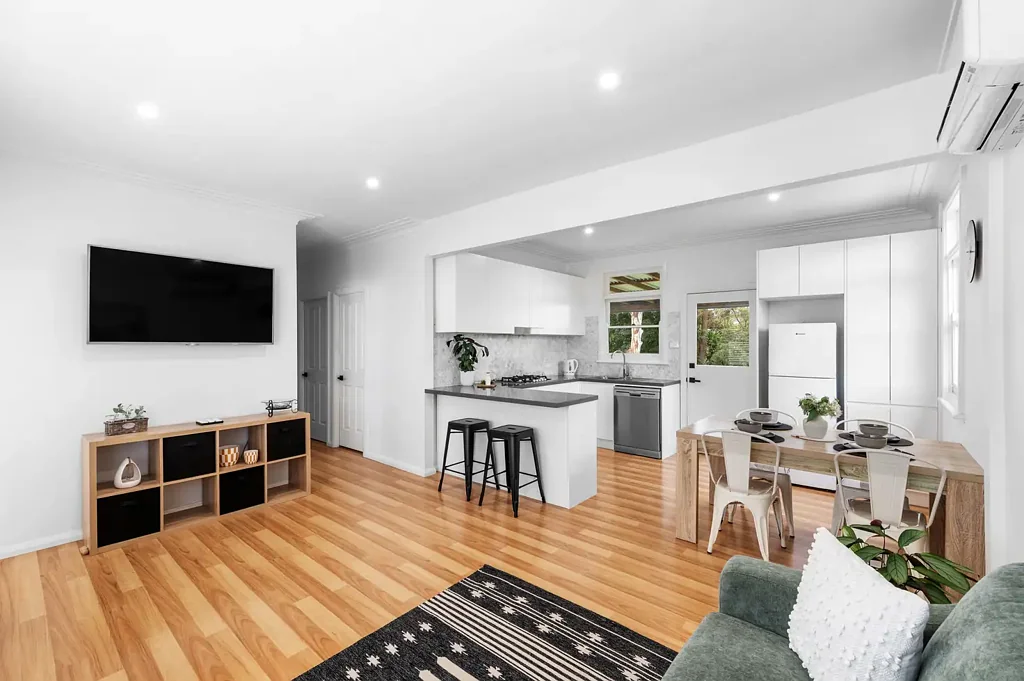 Unanderra 3 Bedroom Beautifully maintained family home with north-facing outdoor living