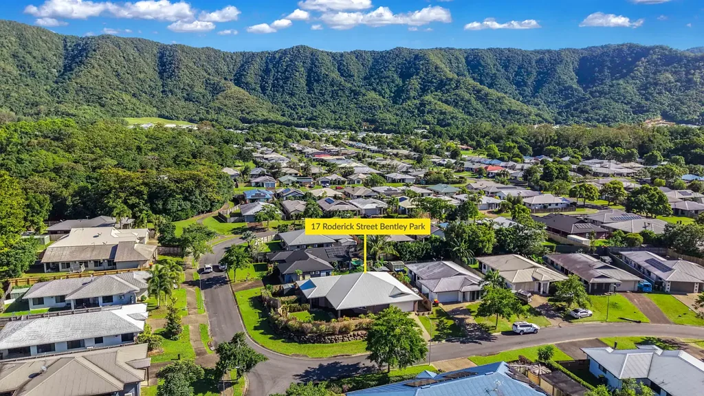Bentley Park 4ห้องนอน Open Saturday from 1:00pm to 1:45pm - Only an Inspection Will Do This Exceptional Home Justice