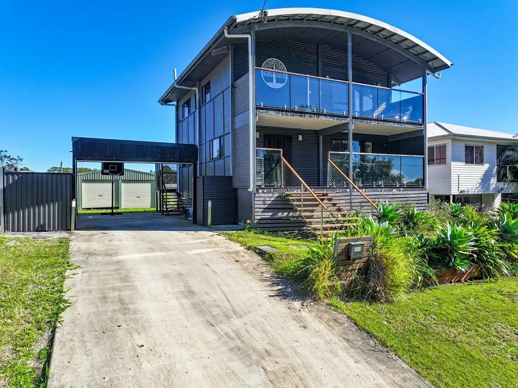 Russell Island 3Moenga Massive Home 2 Story