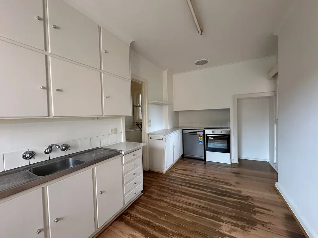 LIGHT- FILLED FAMILY HOME IN PERFECT LOCATION | FLARE REAL ESTATE