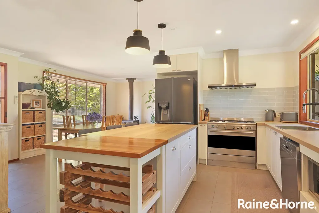 17 Janice Crescent, Moss Vale, NSW 2577