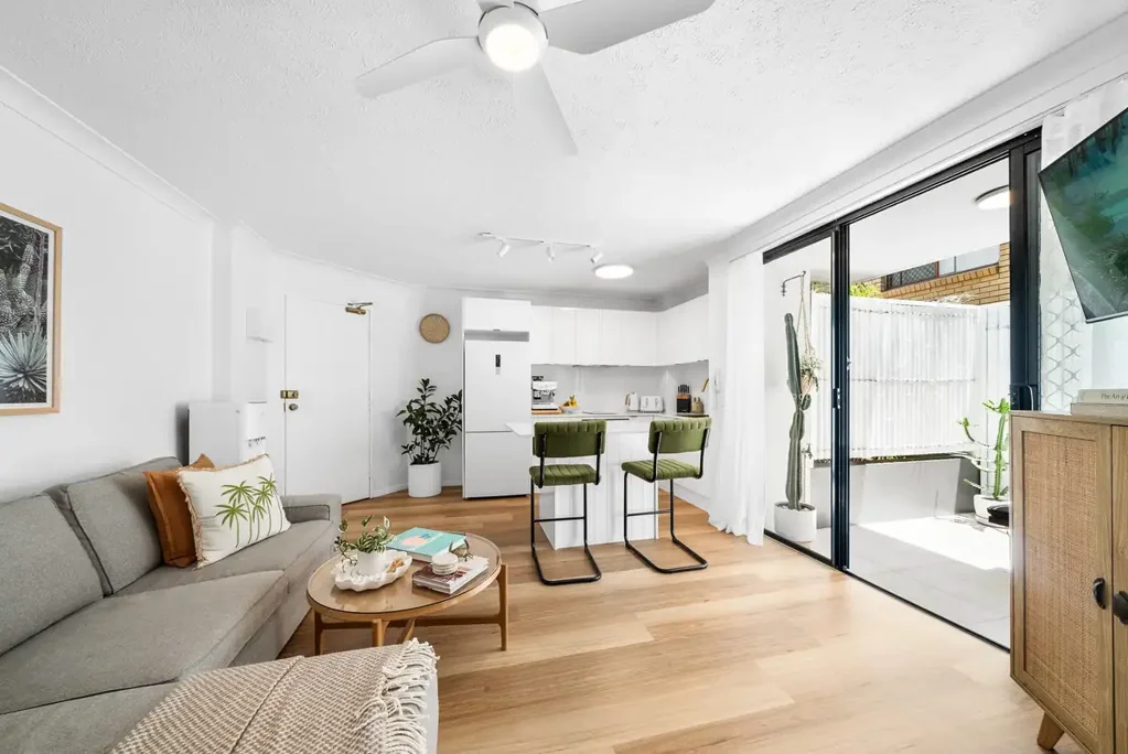 Impressive 78sqm, One-Bedroom Apartment in Broadbeach – Ideal Location!