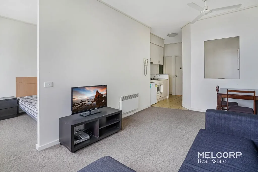 FULLY FURNISHED 1 BEDROOM + STUDY IN PRIME MELBOURNE LOCATION