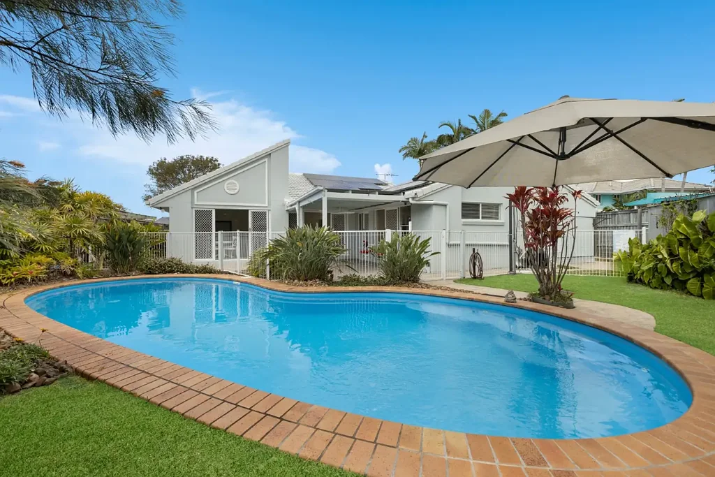 Golden Beach 3બેડરૂમ QUALITY HOME SET ON A GENEROUS BLOCK