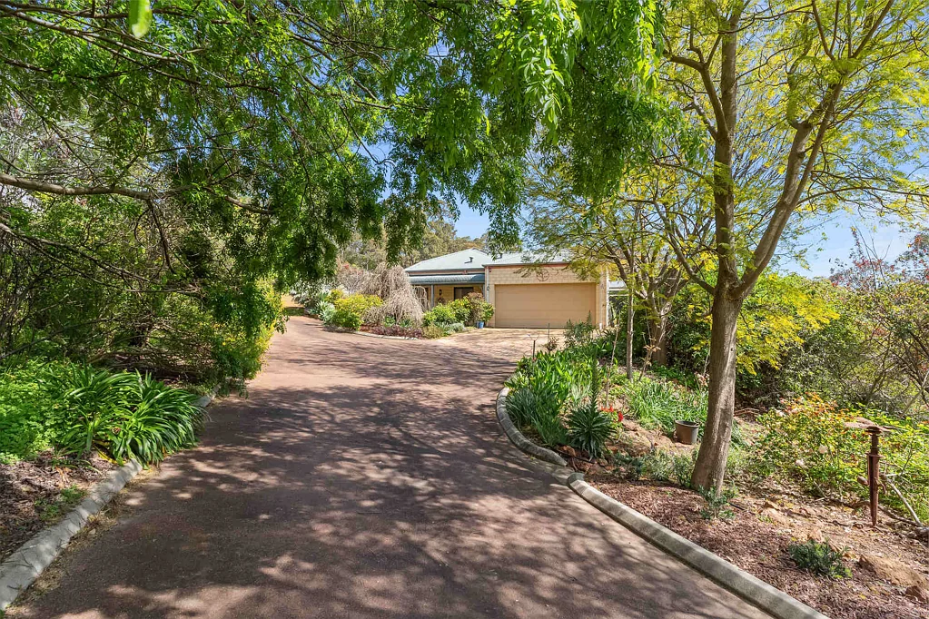 77 Stanhope Road, Kalamunda, WA 6076