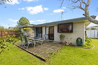 1/50 Vivian Wilson Drive, Eastern Beach, Manukau City