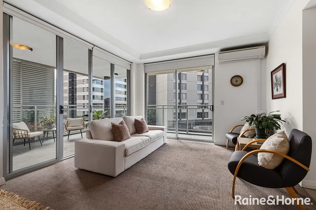 Wolli Creek 2房 宽敞公寓生活，与 Cooks River 咫尺之遥 Spacious Apartment Living a Stone's Throw from the Cooks River