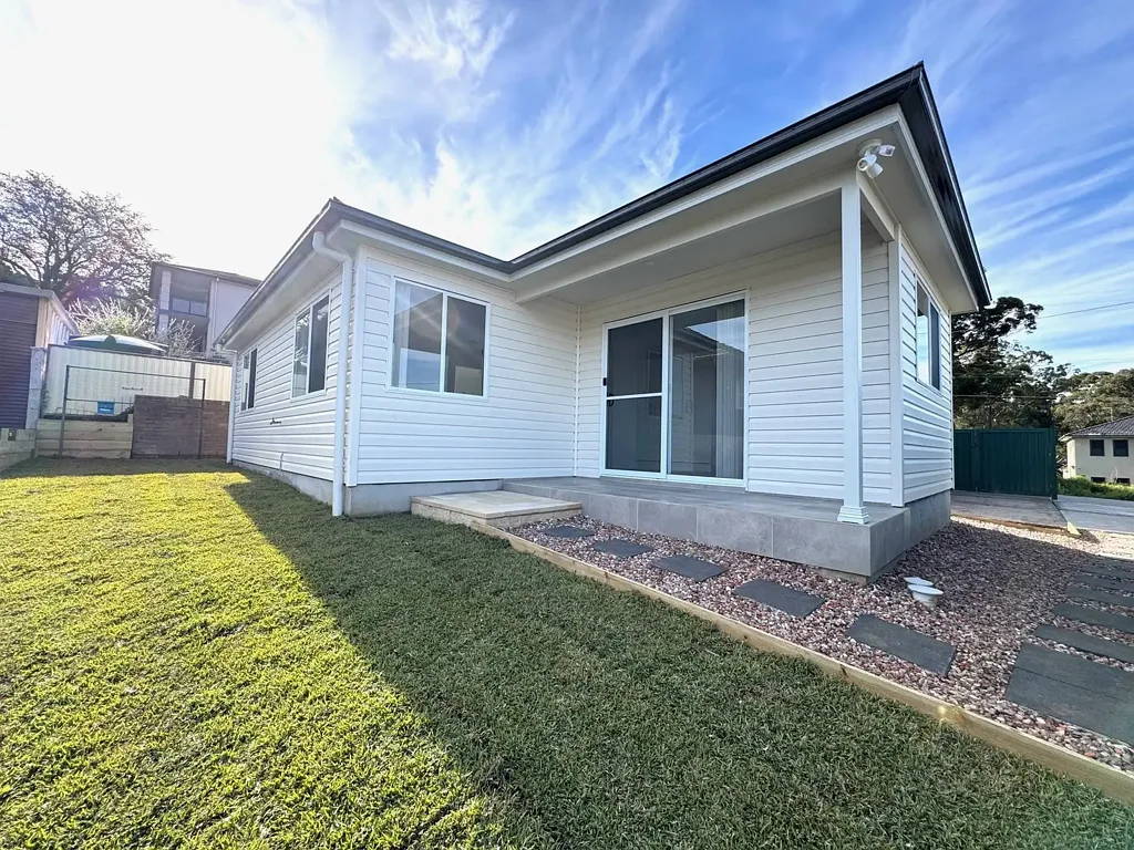BRAND NEW GRANNY FLAT, GREAT LOCATION.