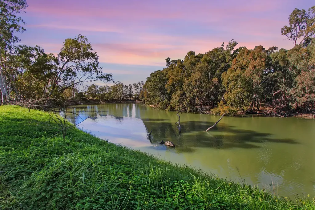 Hay 4 Bedroom Expansive Riverfront Lifestyle
