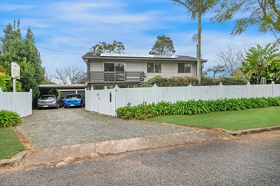 Mount Lofty 4房 四卧主卧带卫浴 556㎡宽地块 大型披萨烤箱 双层车库车棚 太阳能系统 步行至Downlands College 安静街邻公园 Large Family Home in Blue Chip Mount Lofty