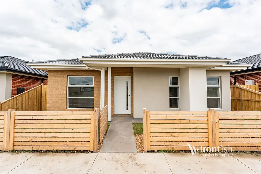 4 BEDROOM HOUSE in the Heart of Officer! *Lease break to be reviewed December 2025*