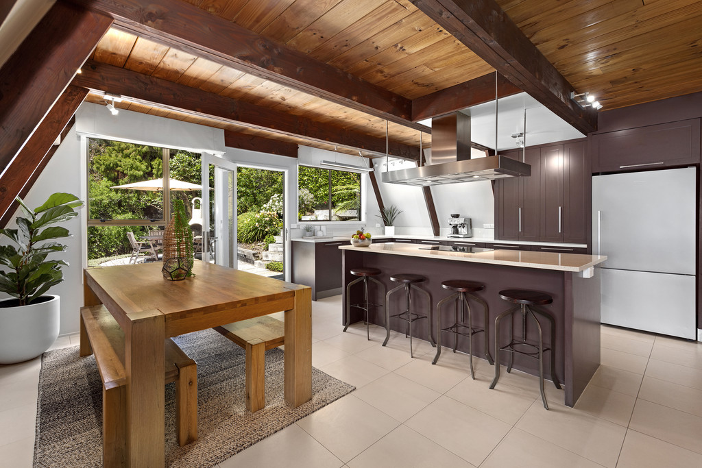 128 Wyndham Road, Pinehaven, Upper Hutt, 4 habitaciones, 2 baños