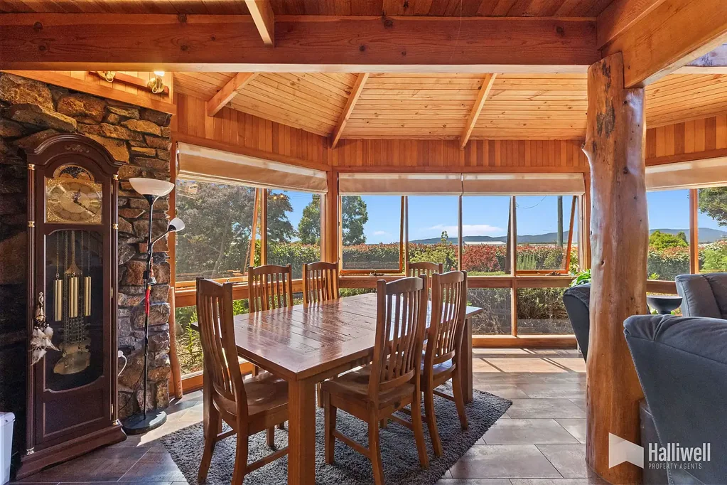 Shearwater 3 Bedroom Natural Beauty exuding warmth and charm!
